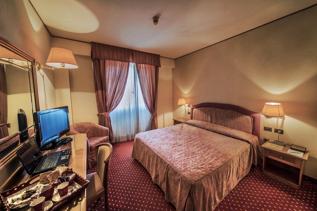 מונטווארקי Hotel Valdarno מראה חיצוני תמונה
